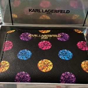 Cute small wallet to keep your cards organized